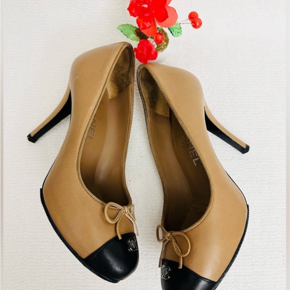 CHANEL Two-Tone Cap Toe Leather Pumps in Camel Brown Size 36